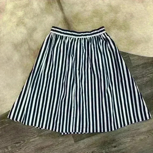 Women’s Mikarose Skirt Holidays Flowy Navy and White Striped Size Small - Picture 3 of 4